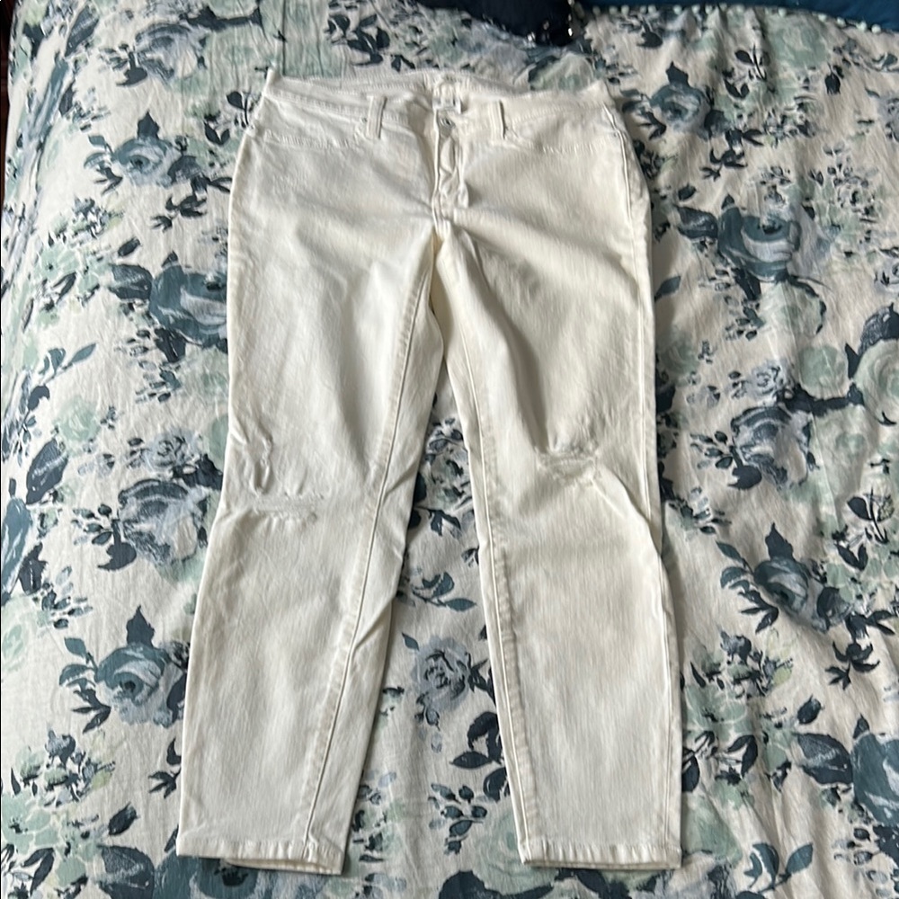 Lila Ryan Women's Cream Distressed Jeans - Sz 30